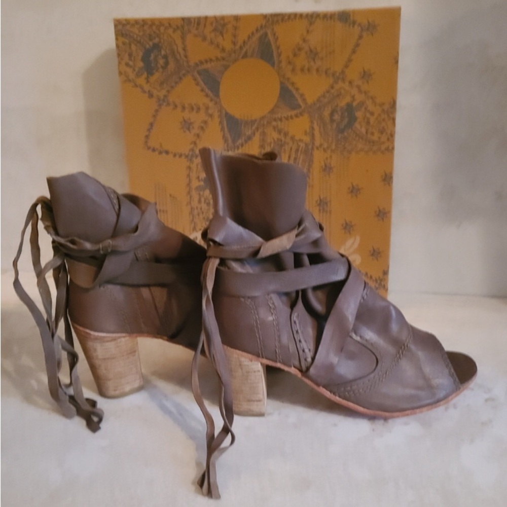 New Free People Daydream Heel Peep Toe Bootie Size 10 Brownish Grey Leather
